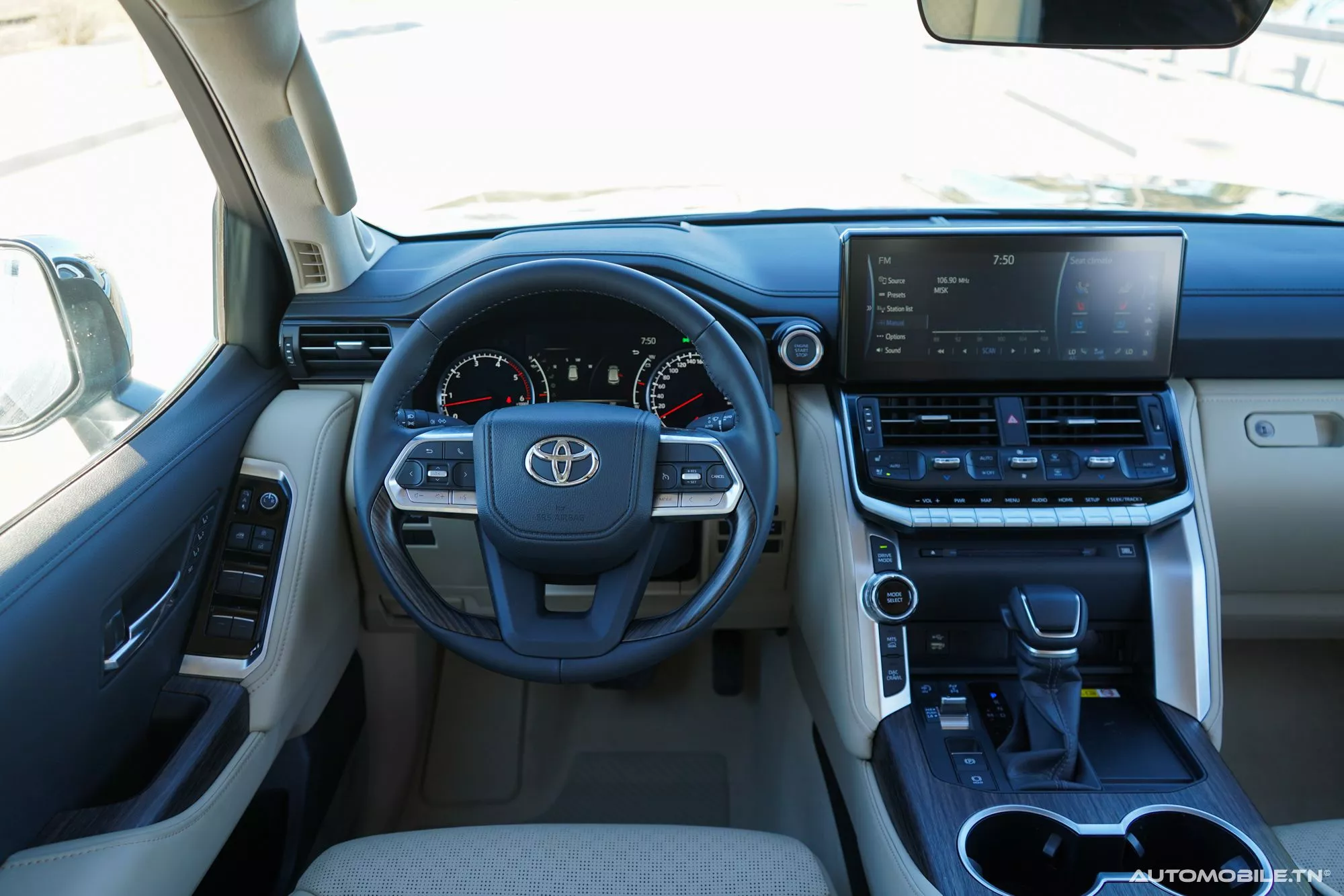  Land Cruiser 300 Essence